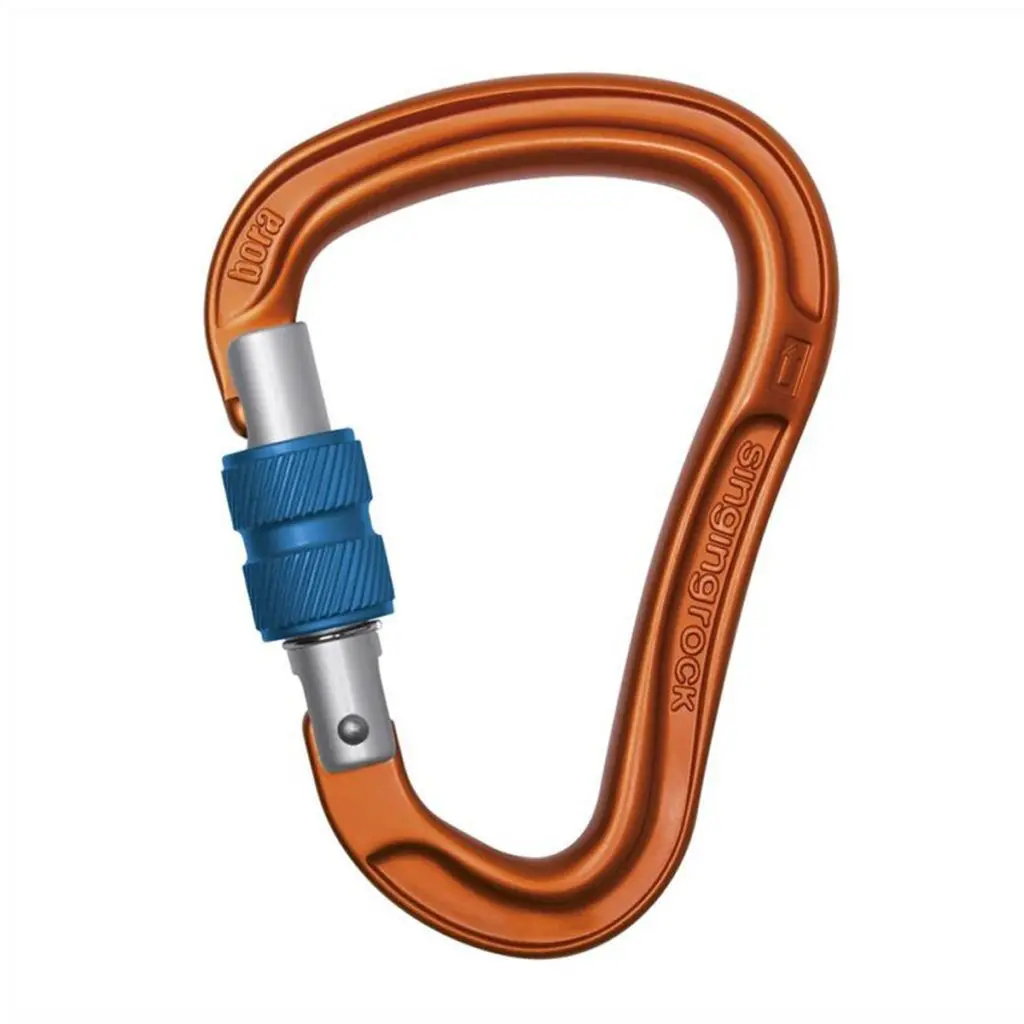 Na bílém pozadí je vyobrazena oranžová kovová karabina s modrým uzamykacím mechanismem. Na boku karabiny je vyryt nápis bota a snuglock.