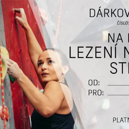 Žena leze na vnitřní skalní stěnu. Text v češtině zní: Dárkový poukaz na indoorový lezecký kurz s prostorem pro údaje o obdarovaném, kontaktní údaje, logo a datum platnosti do 31. 12. 2024.