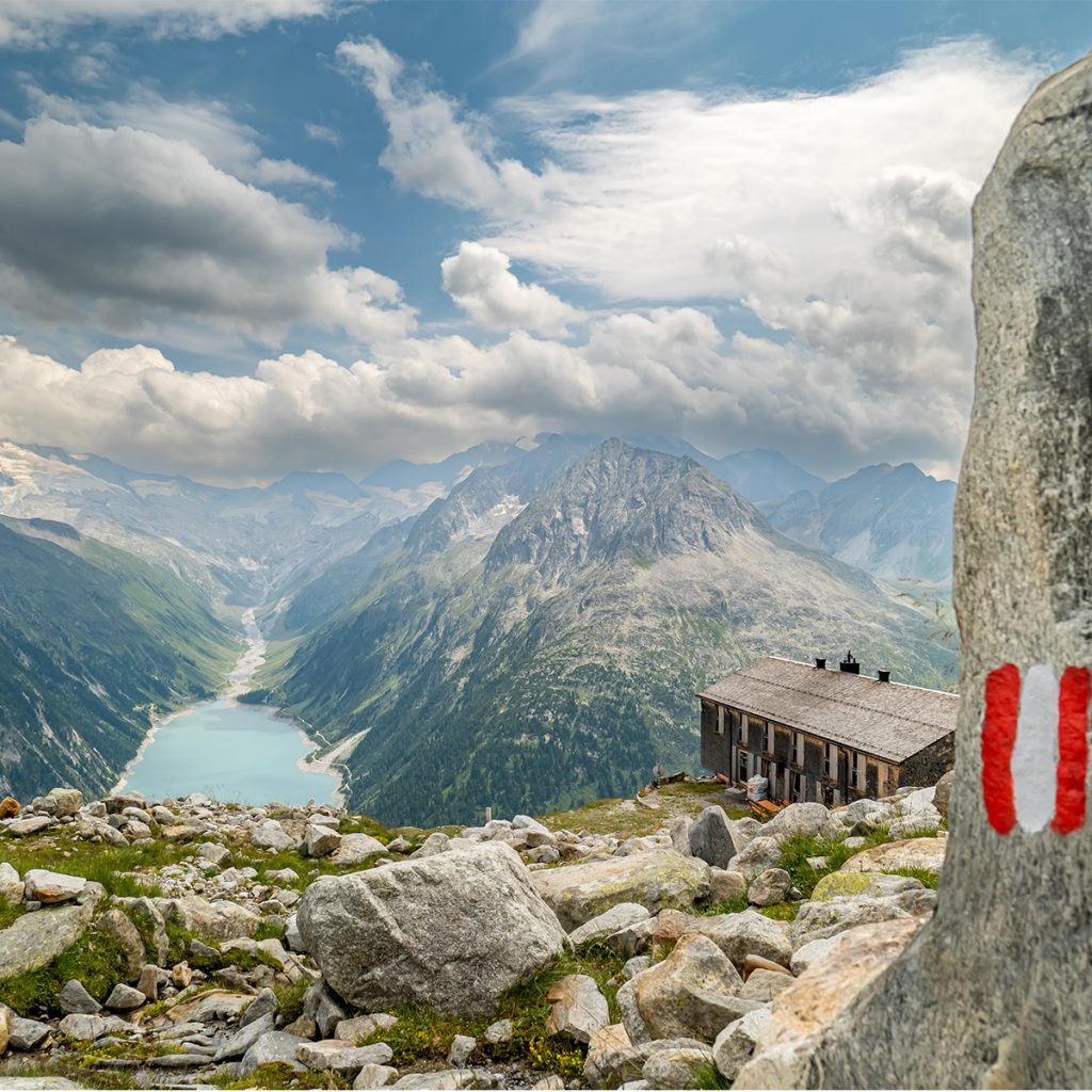 Olpererhütte nad jezerem schlegeisspeicher